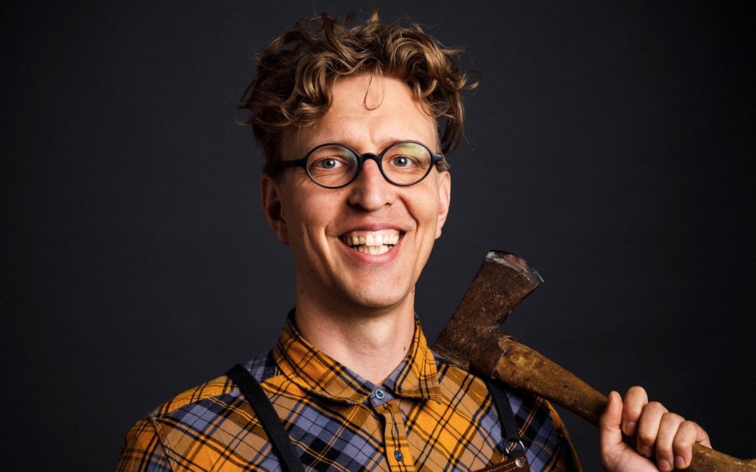 Soitinrakentajan työpajassa voi tehdä oman pajuhuilun